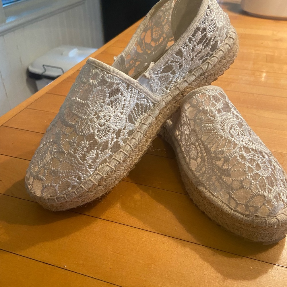 Elegant Lace Espadrilles in Cream